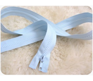 Reißverschluss aus Kunststoff 5mm trennbar 85cm -Hellblau